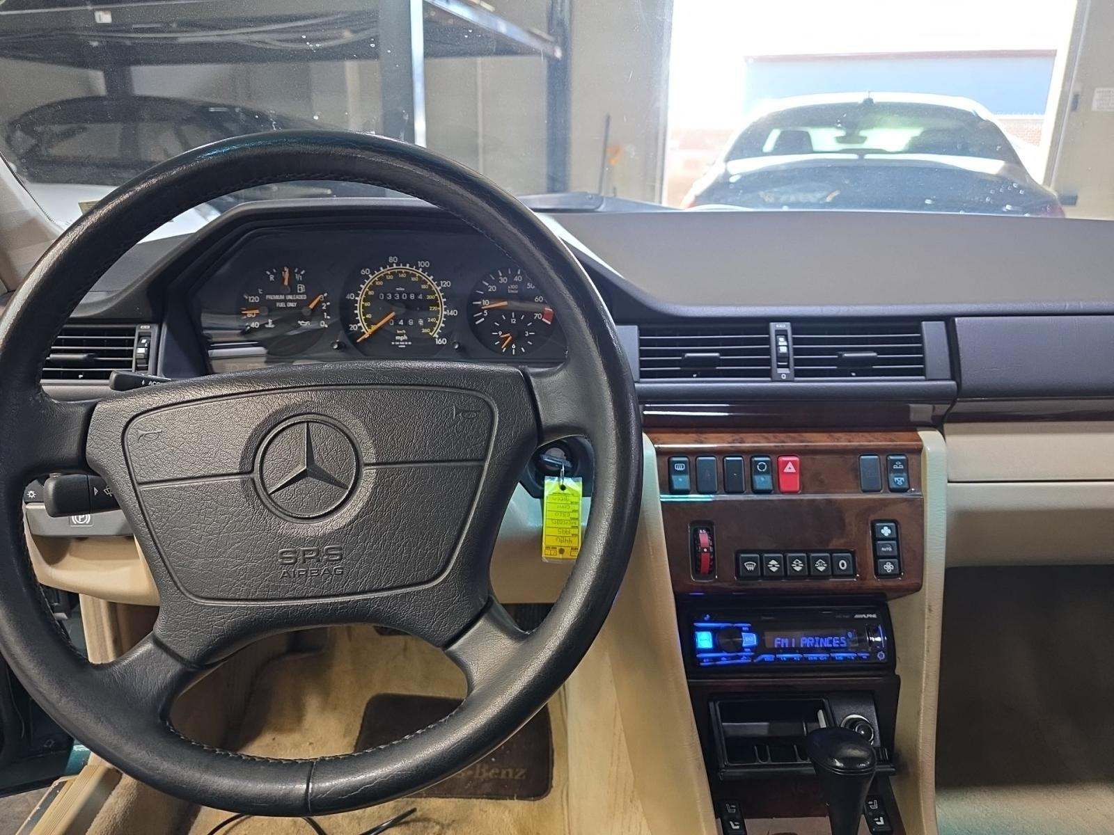 MERCEDES-BENZ E-CLASS - 10