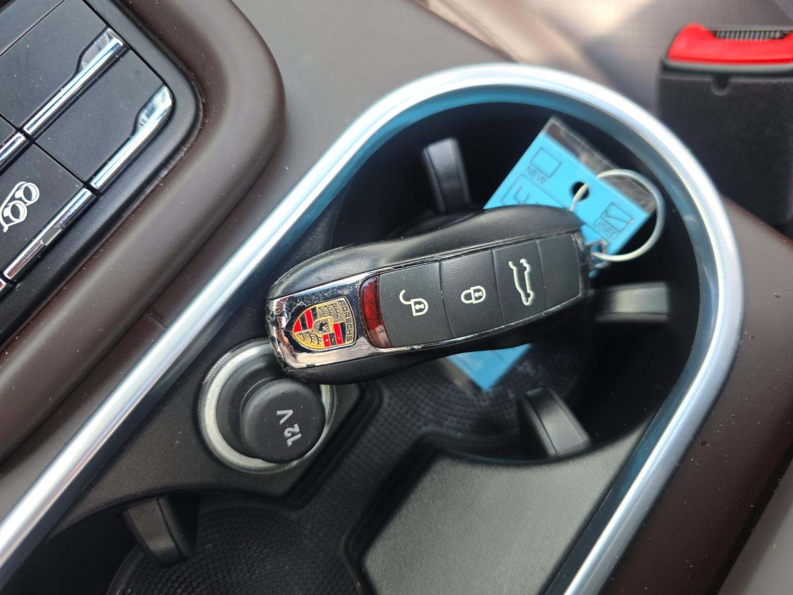 PORSCHE CAYENNE - 8