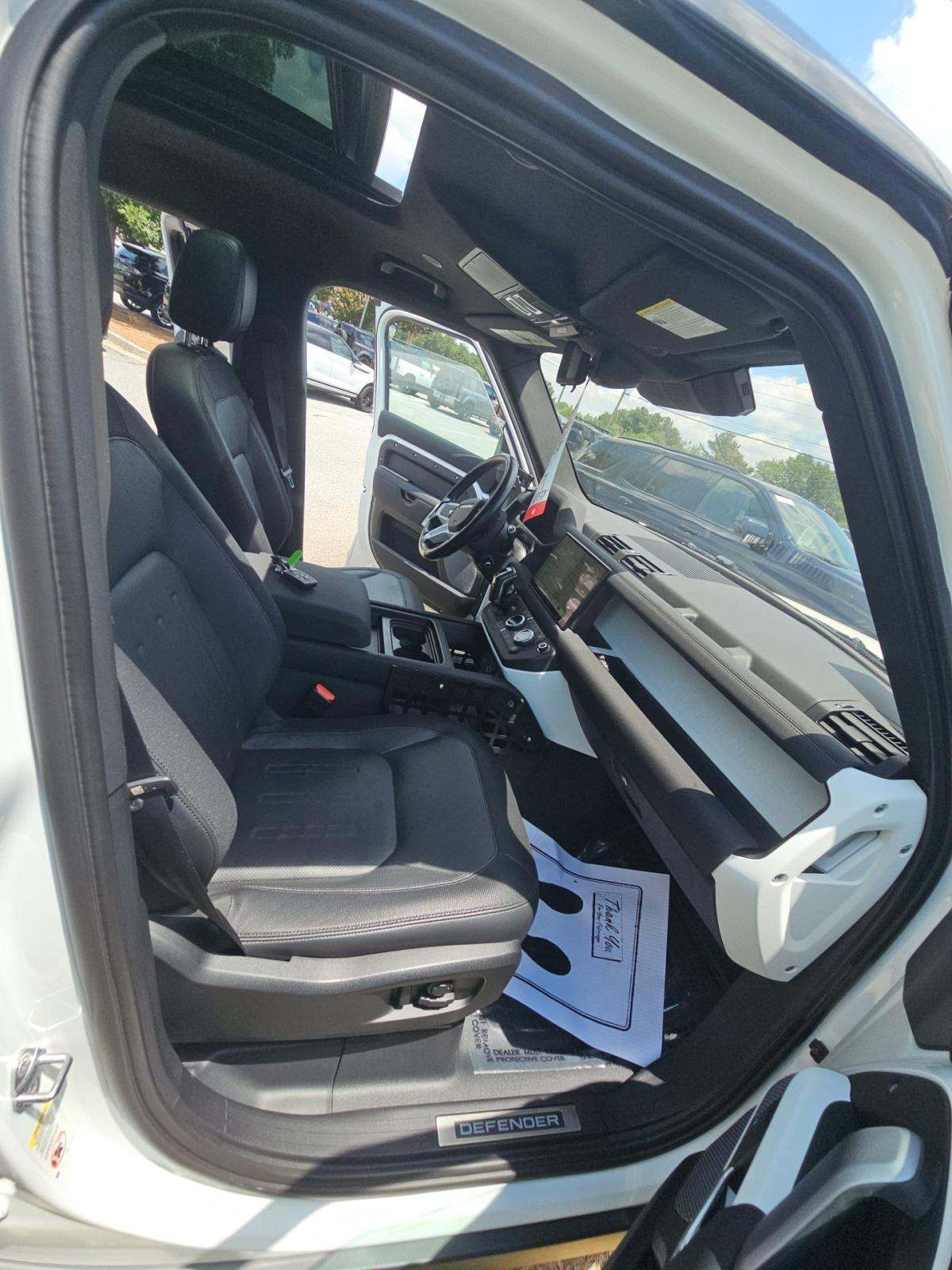 2022 Land Rover Defender 110 X-Dynamic SE AWD