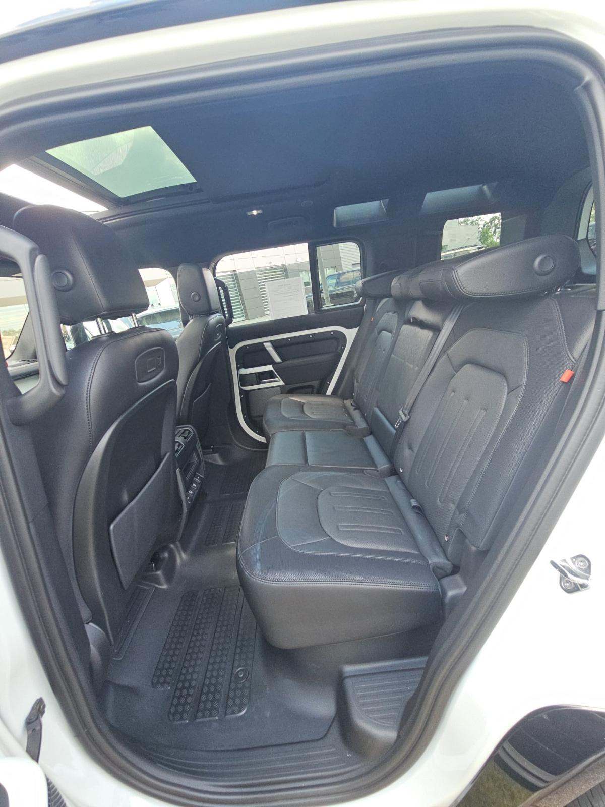 2022 Land Rover Defender 110 X-Dynamic SE AWD