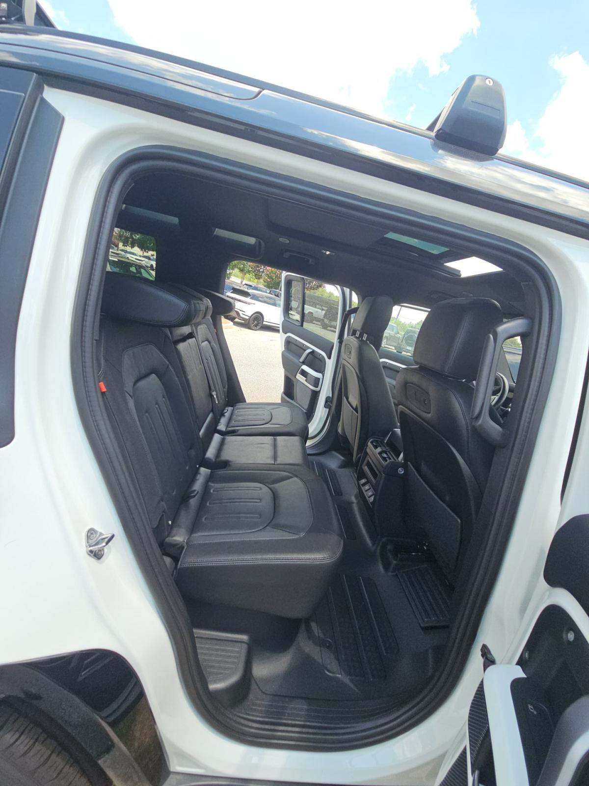 2022 Land Rover Defender 110 X-Dynamic SE AWD