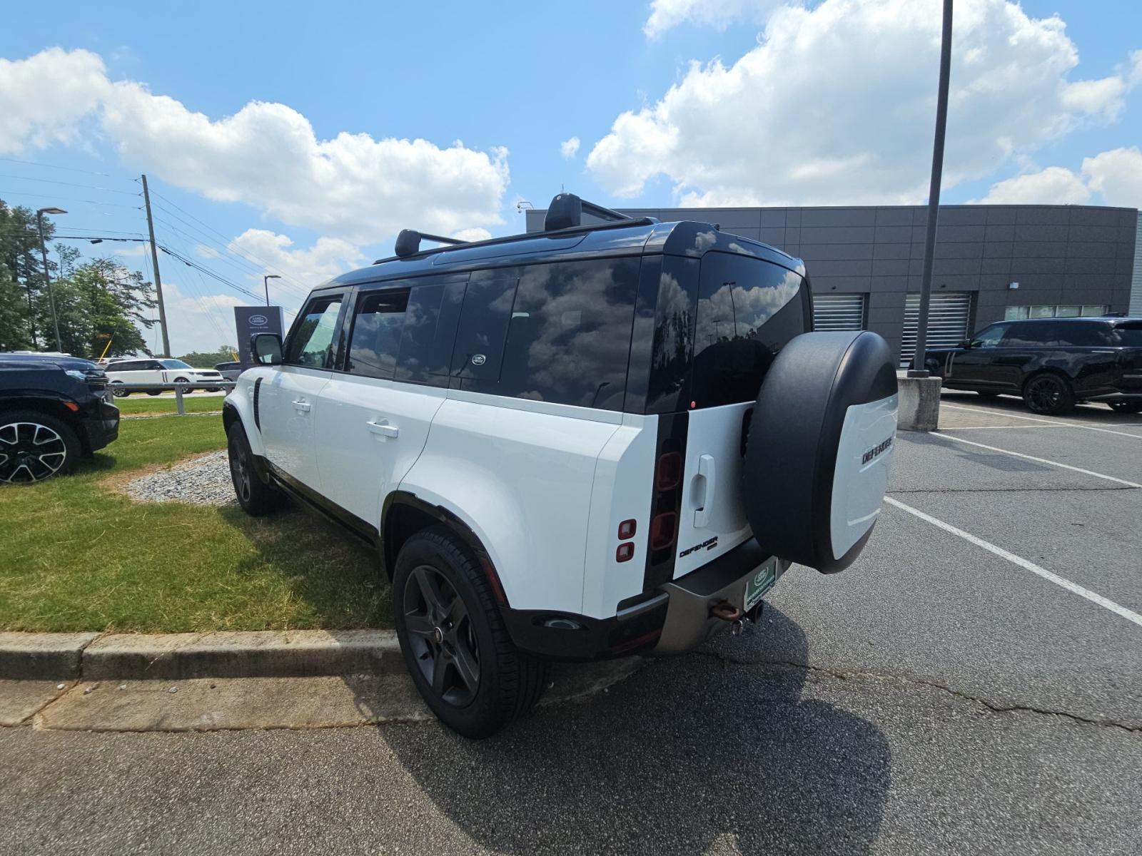 2022 Land Rover Defender 110 X-Dynamic SE AWD