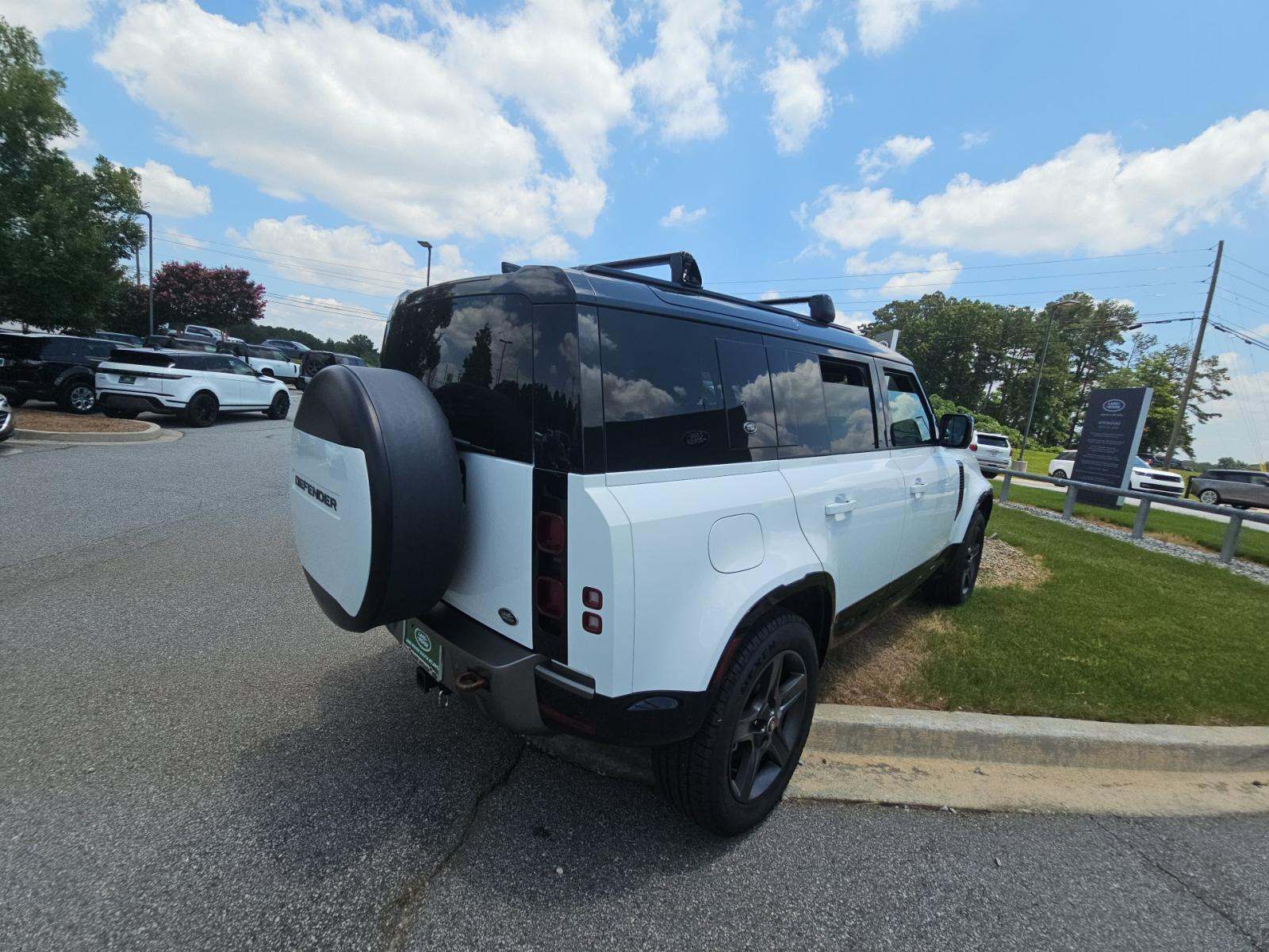2022 Land Rover Defender 110 X-Dynamic SE AWD