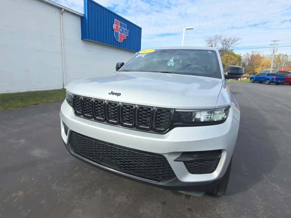 2023 Jeep Grand Cherokee Altitude AWD