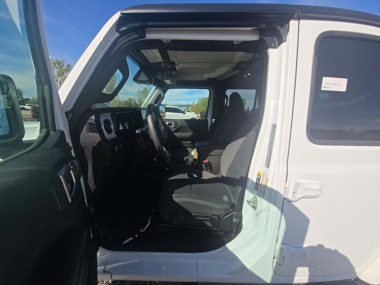 2024 Jeep Wrangler Sahara AWD