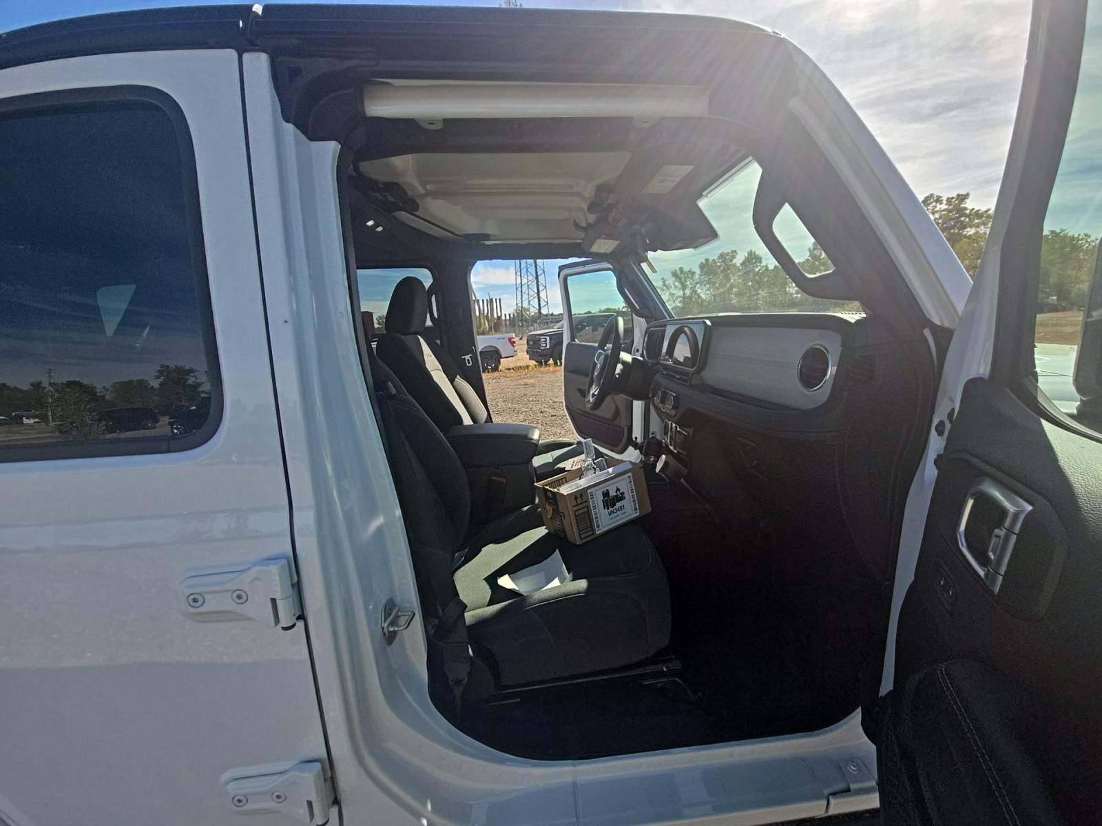 2024 Jeep Wrangler Sahara AWD