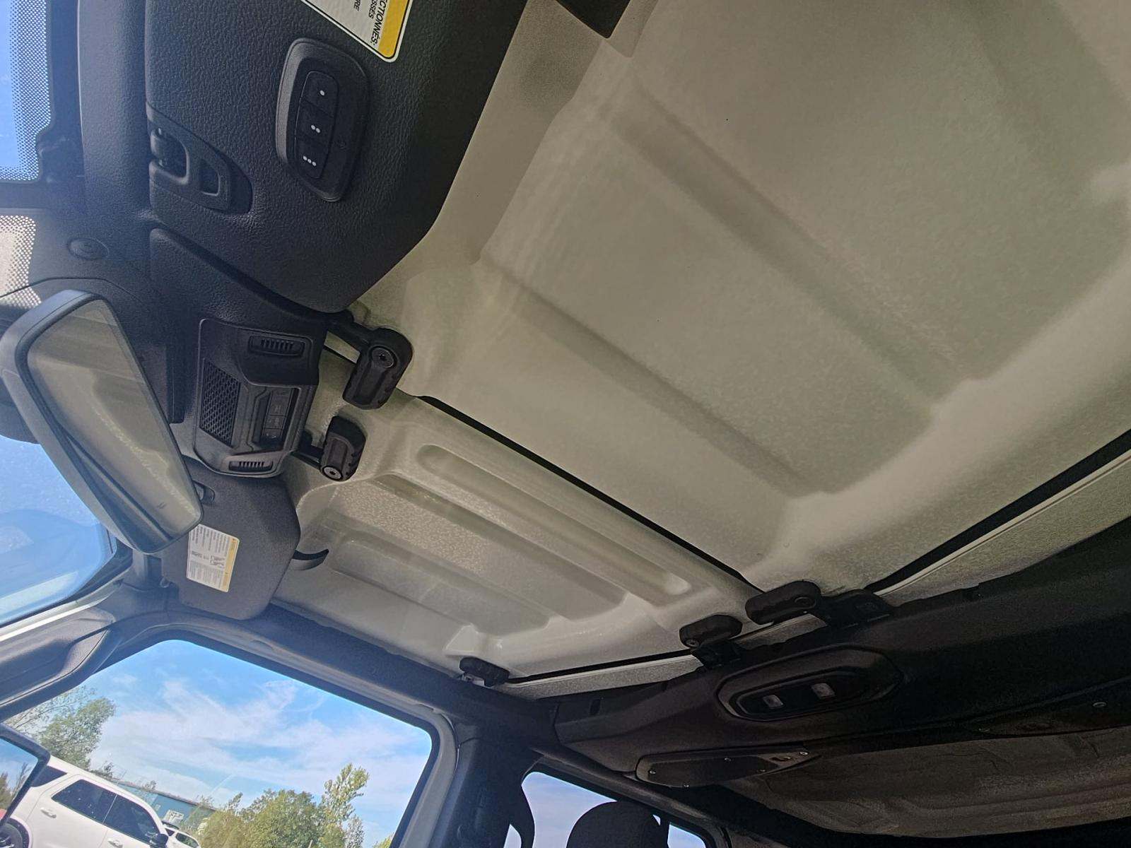 2024 Jeep Wrangler Sahara AWD