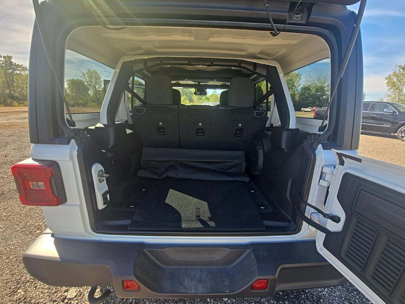 2024 Jeep Wrangler Sahara AWD