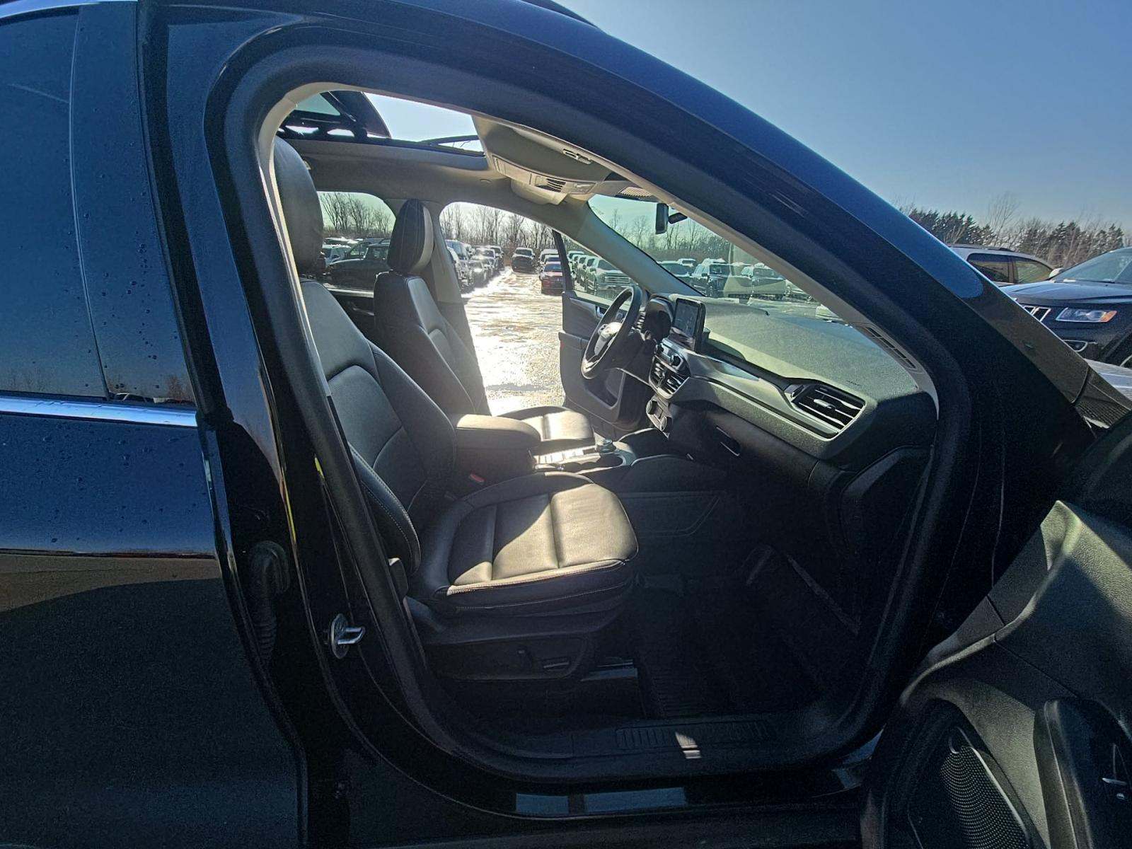 2022 Ford Escape Hybrid Titanium AWD