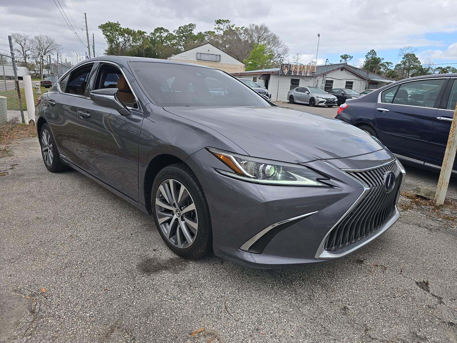 2020 Lexus ES ES 300h FWD