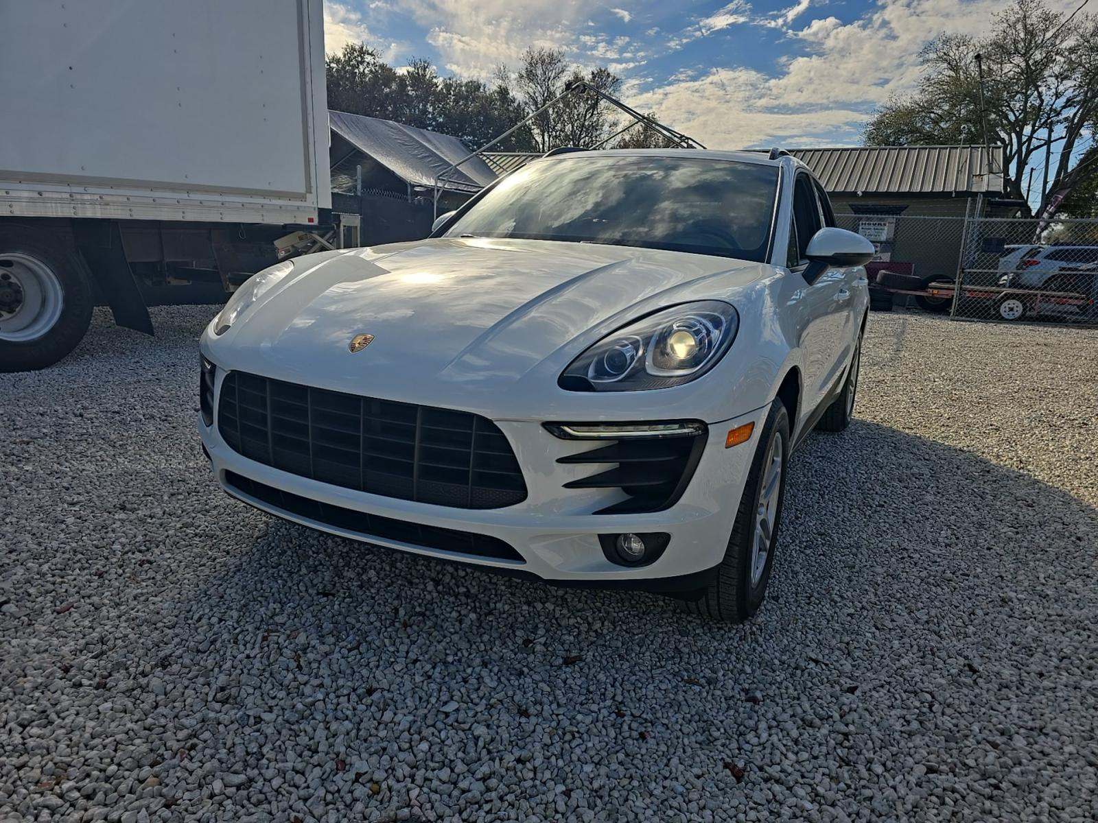 2017 Porsche Macan Base AWD