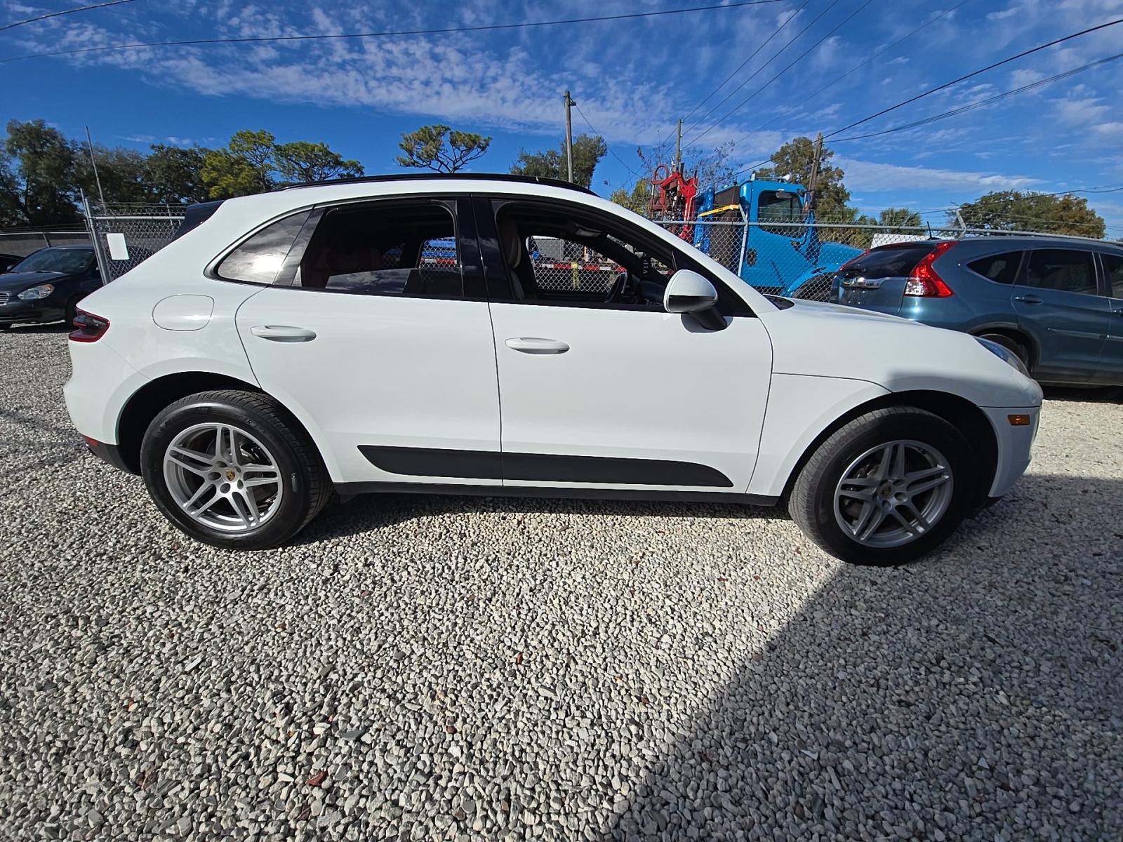 2017 Porsche Macan Base AWD