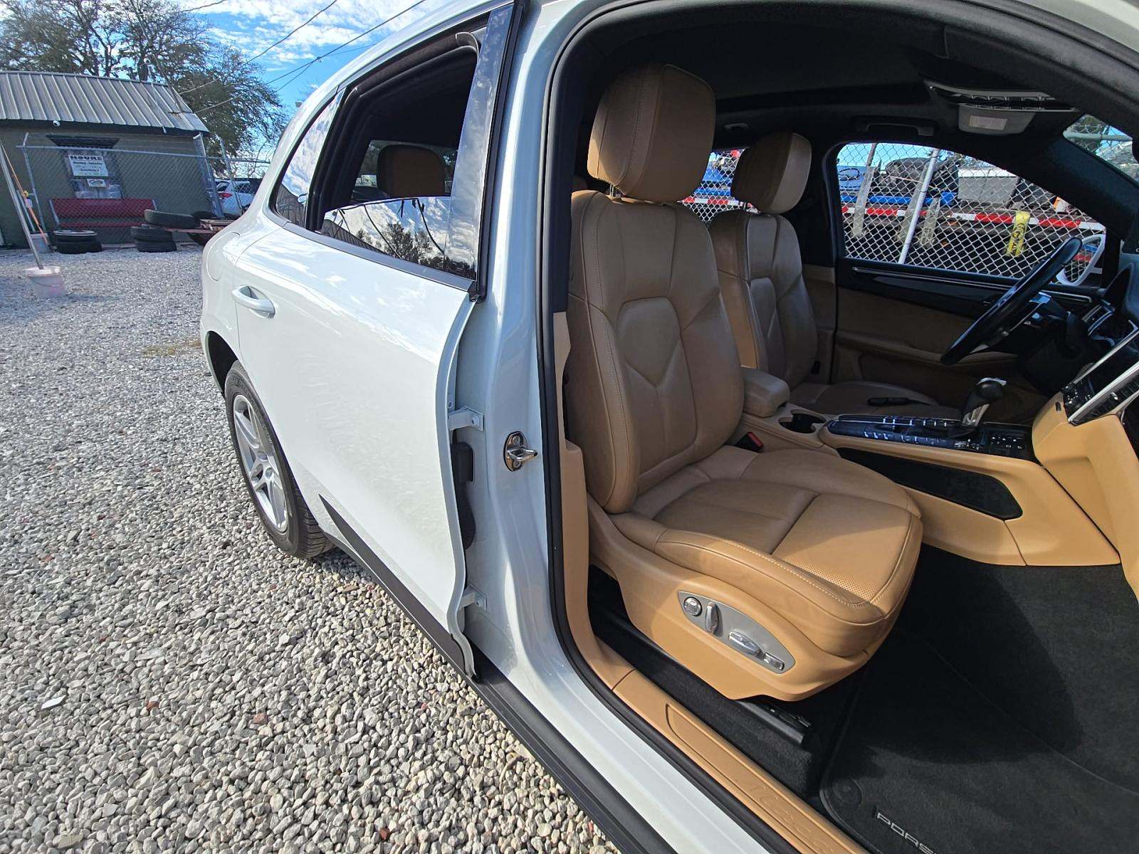 2017 Porsche Macan Base AWD