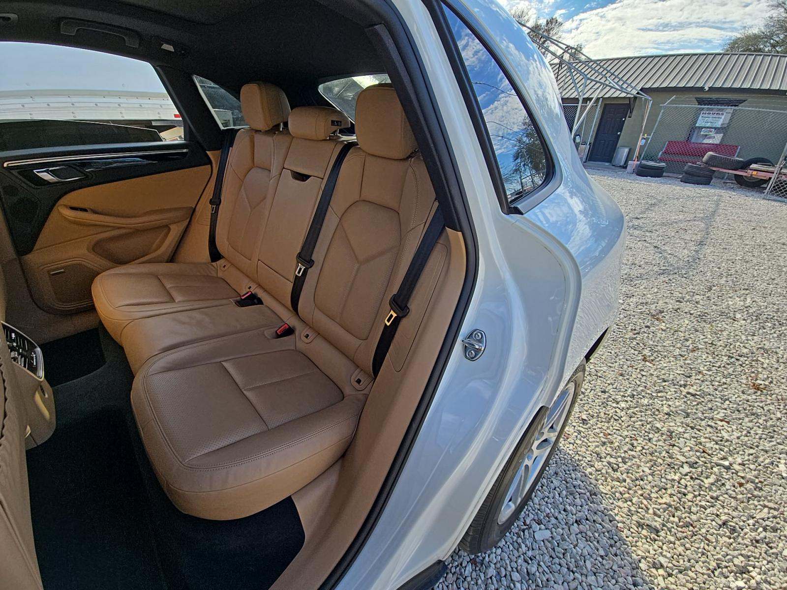 2017 Porsche Macan Base AWD