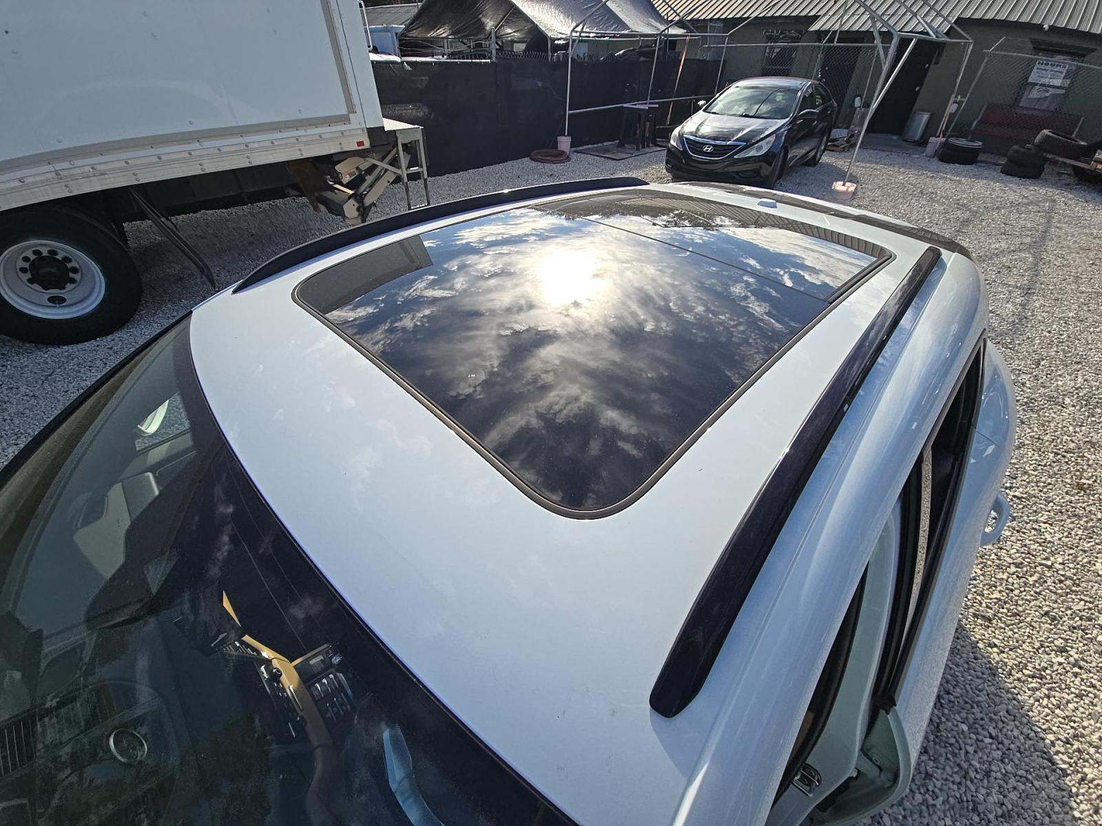 2017 Porsche Macan Base AWD