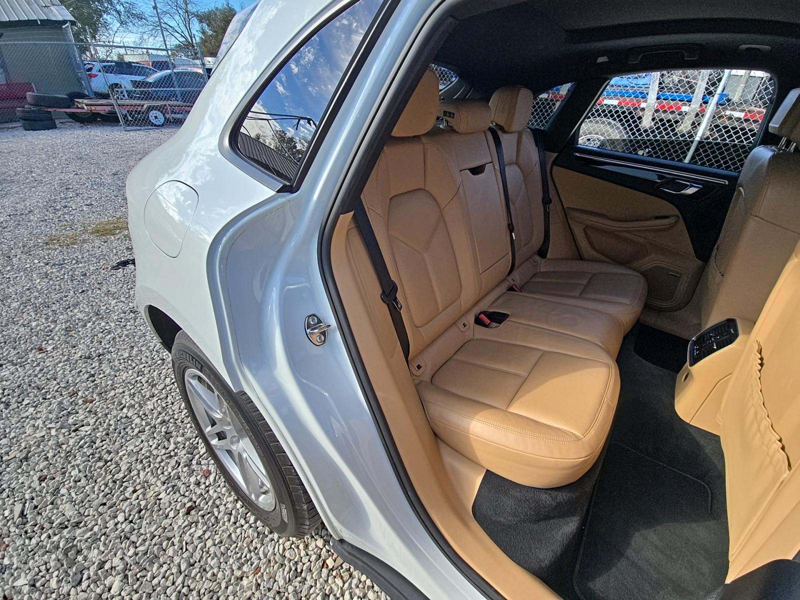 2017 Porsche Macan Base AWD