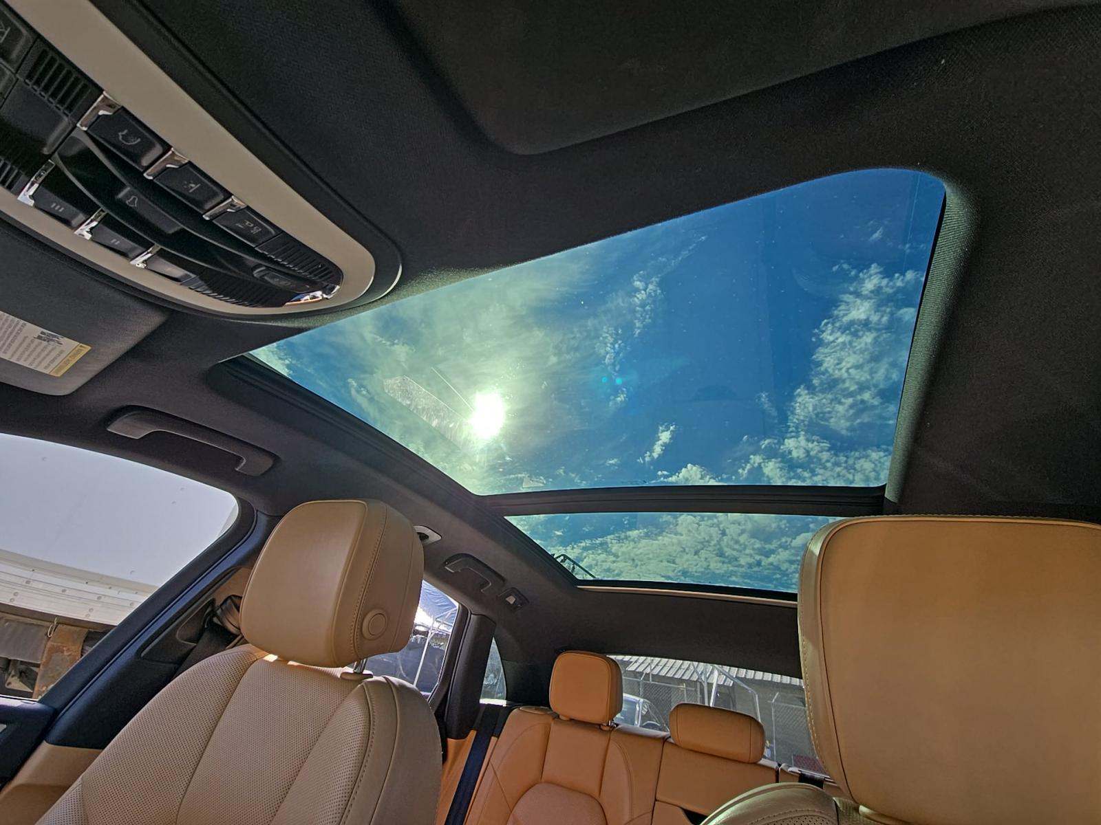 2017 Porsche Macan Base AWD