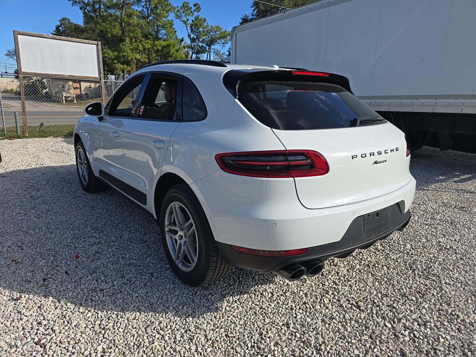 2017 Porsche Macan Base AWD