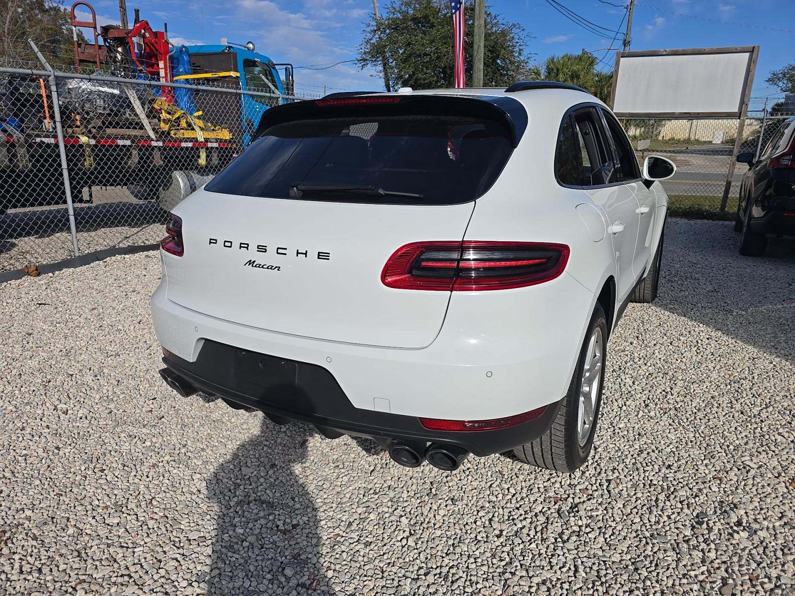 2017 Porsche Macan Base AWD