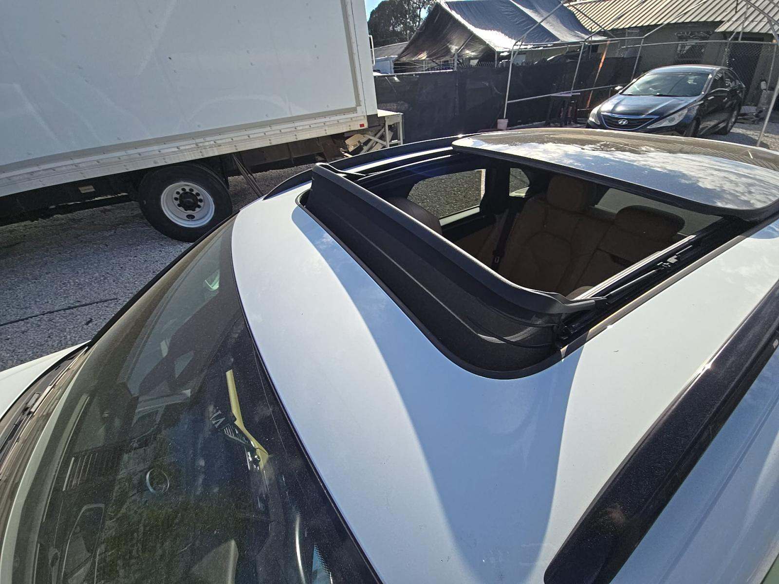 2017 Porsche Macan Base AWD