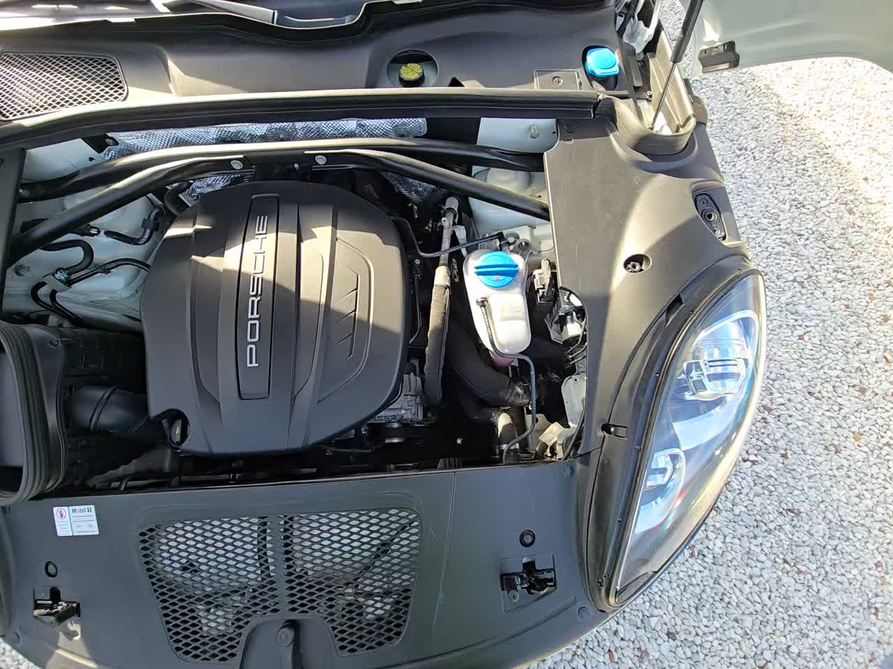 2017 Porsche Macan Base AWD