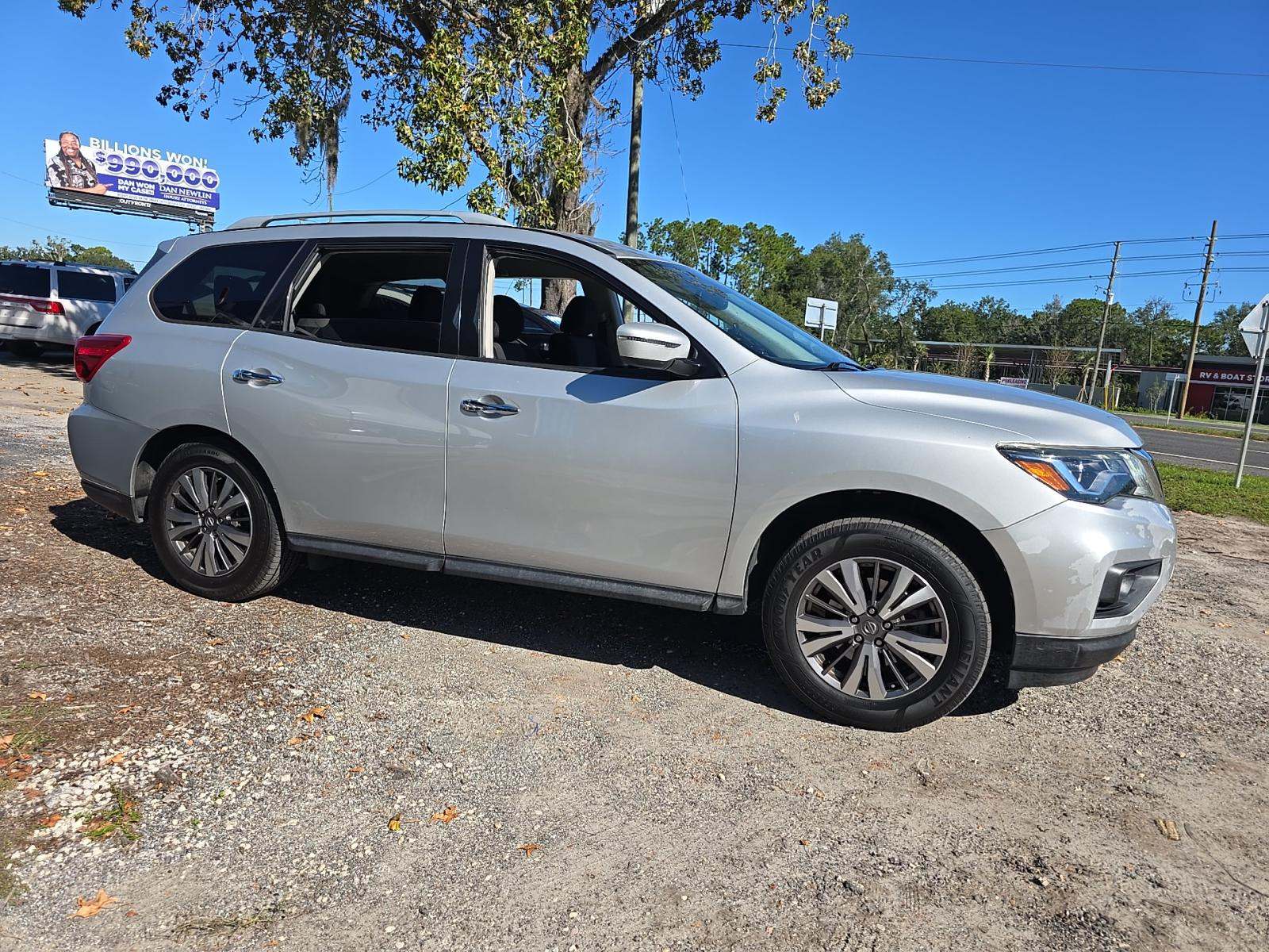 2020 Nissan Pathfinder SV FWD