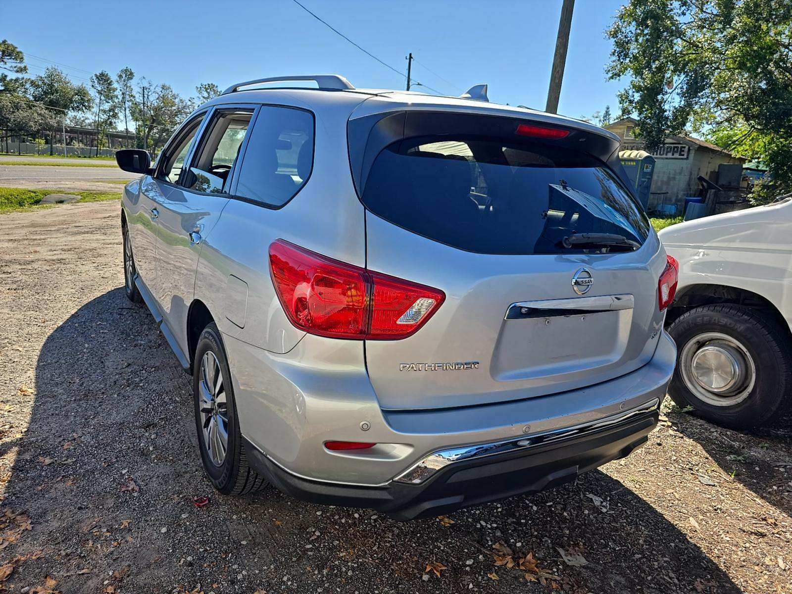2020 Nissan Pathfinder SV FWD