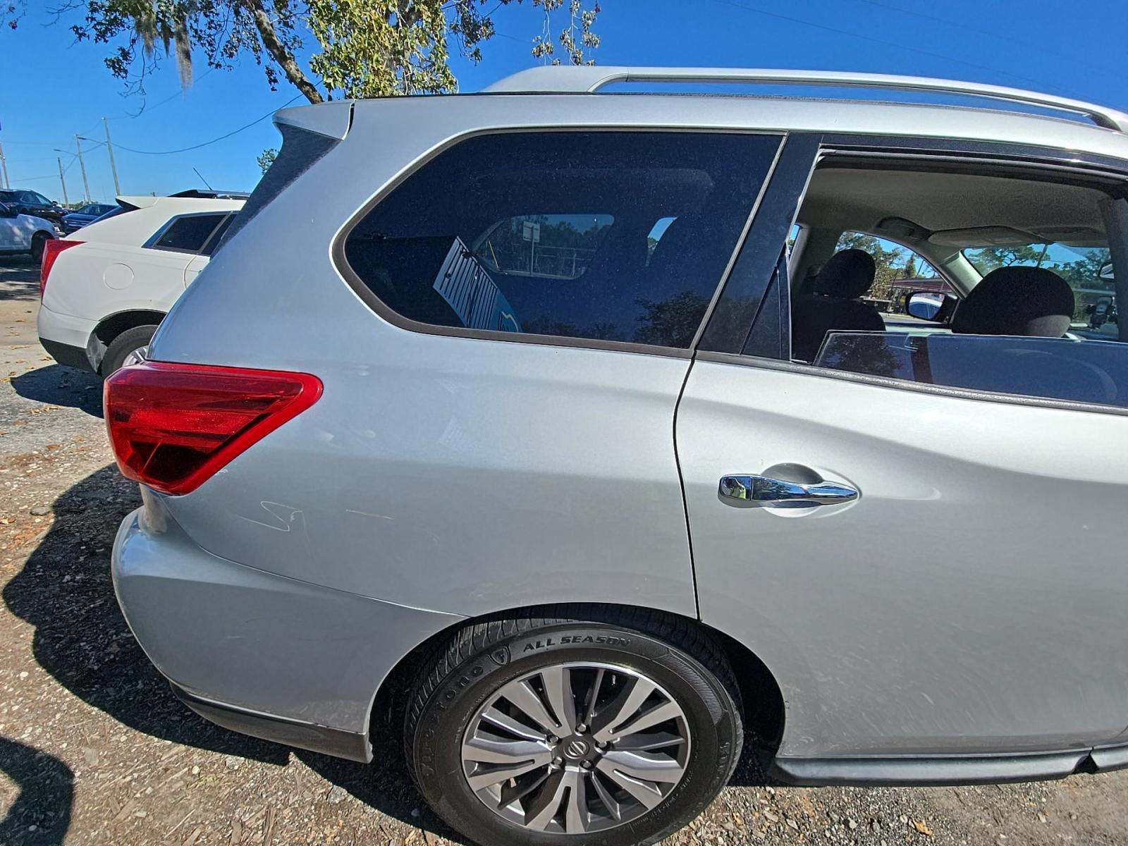 2020 Nissan Pathfinder SV FWD