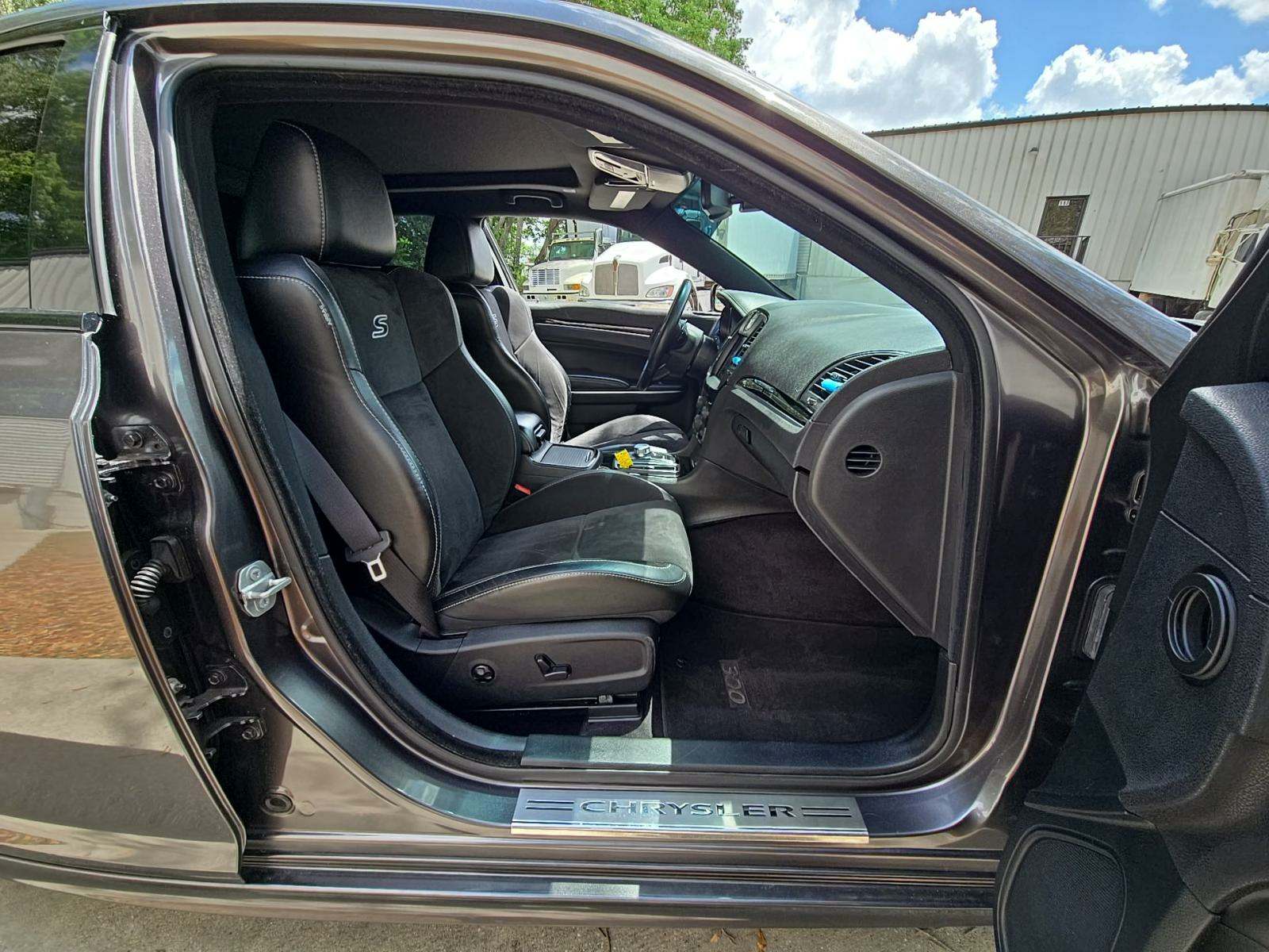 2017 Chrysler 300 S RWD