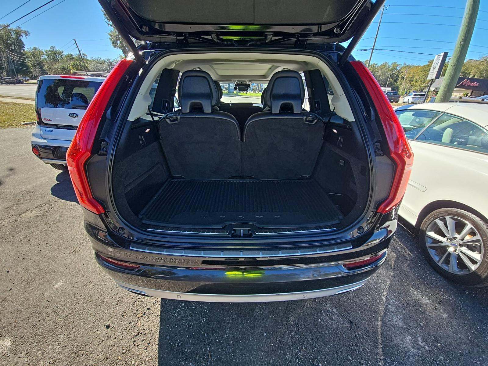 2020 Volvo XC90 T5 Momentum FWD