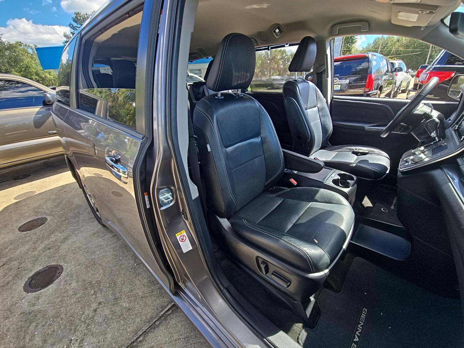 2019 Toyota Sienna SE FWD