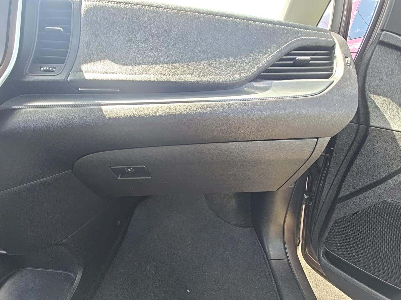 2019 Toyota Sienna SE FWD