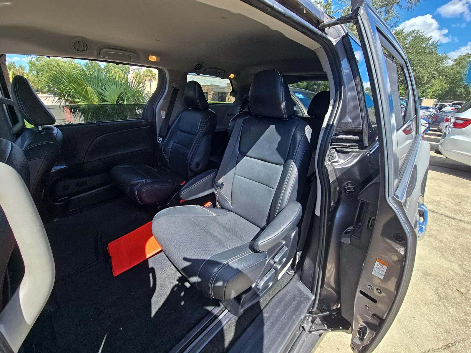 2019 Toyota Sienna SE FWD