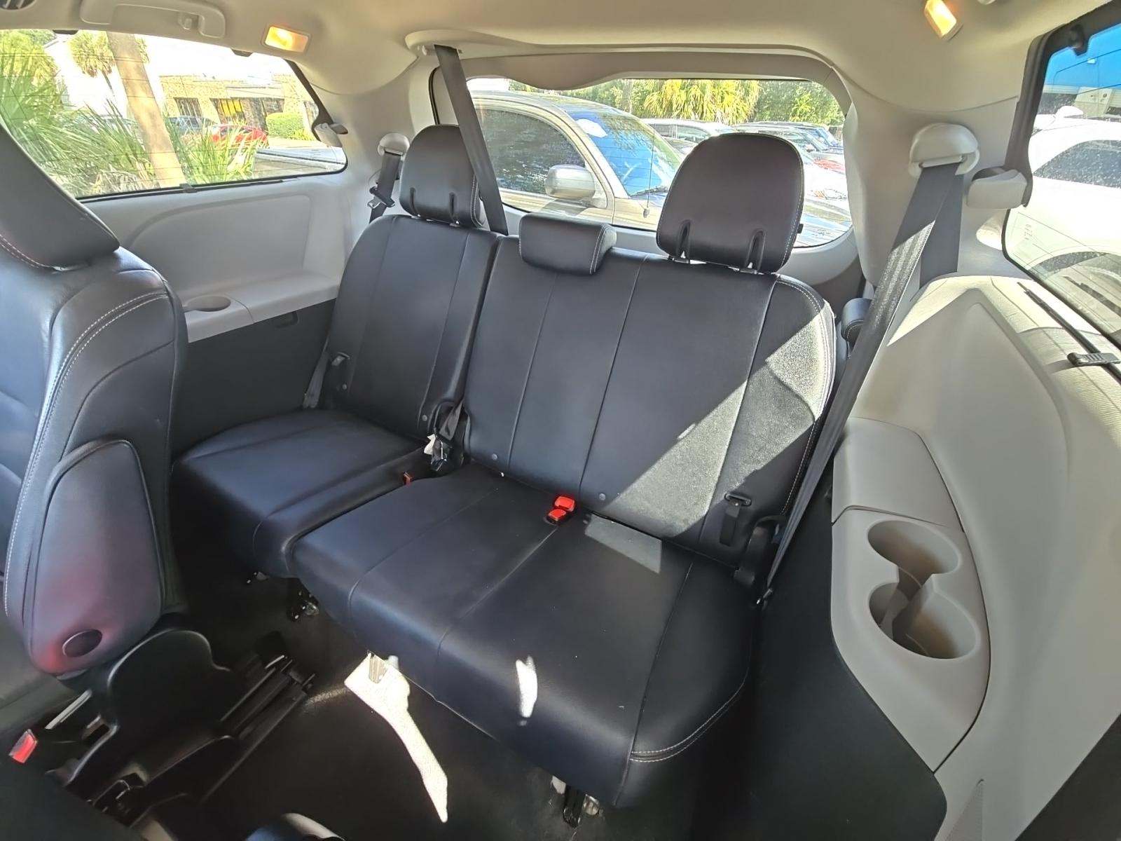 2019 Toyota Sienna SE FWD