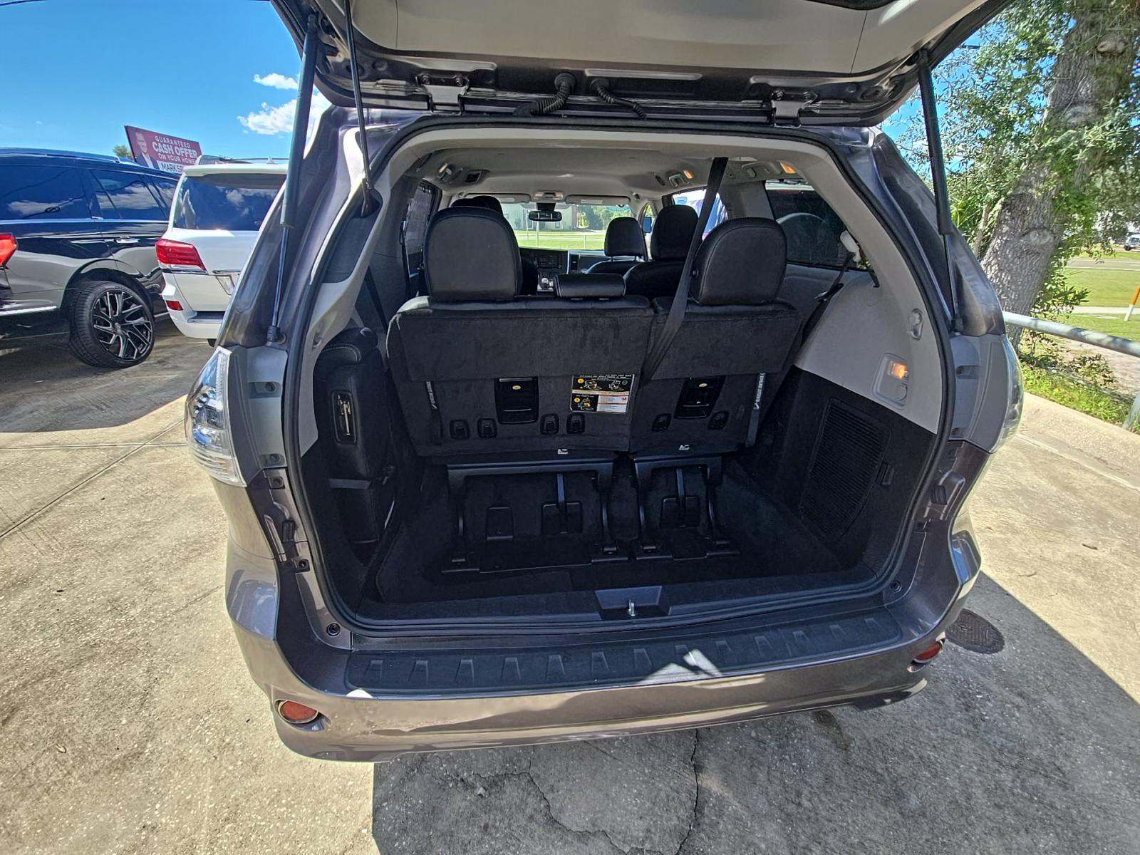 2019 Toyota Sienna SE FWD