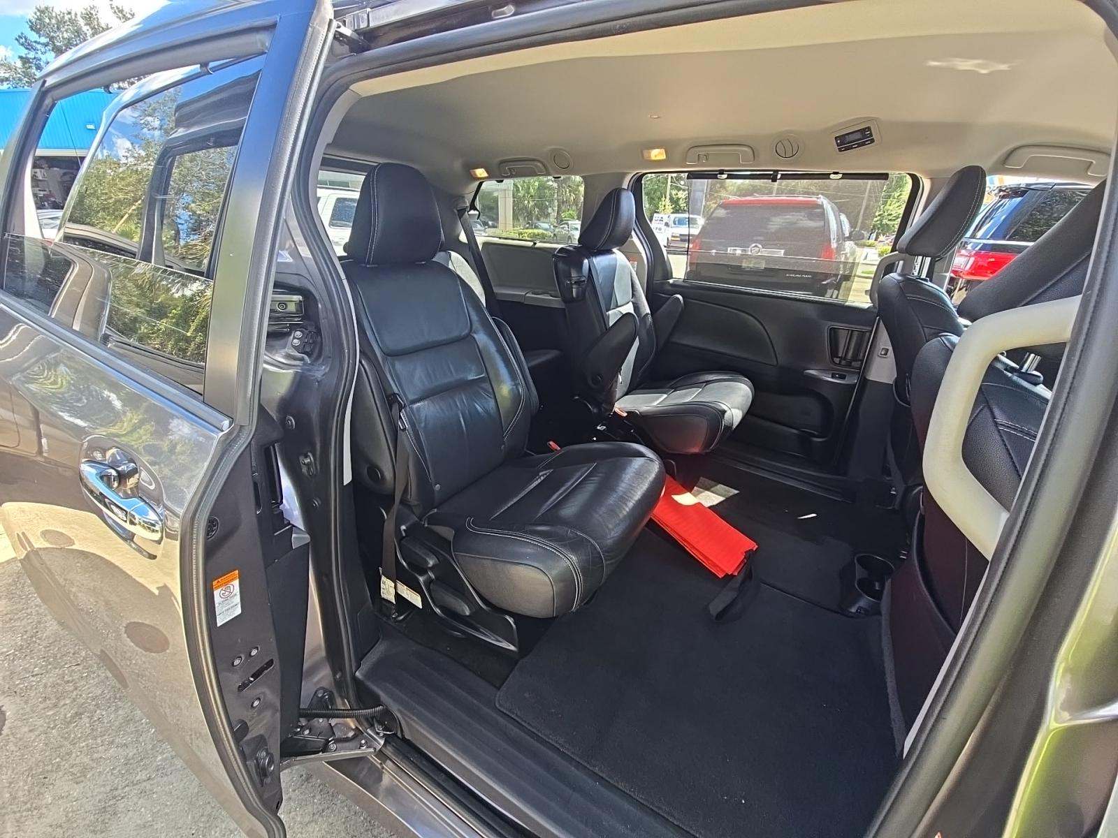 2019 Toyota Sienna SE FWD