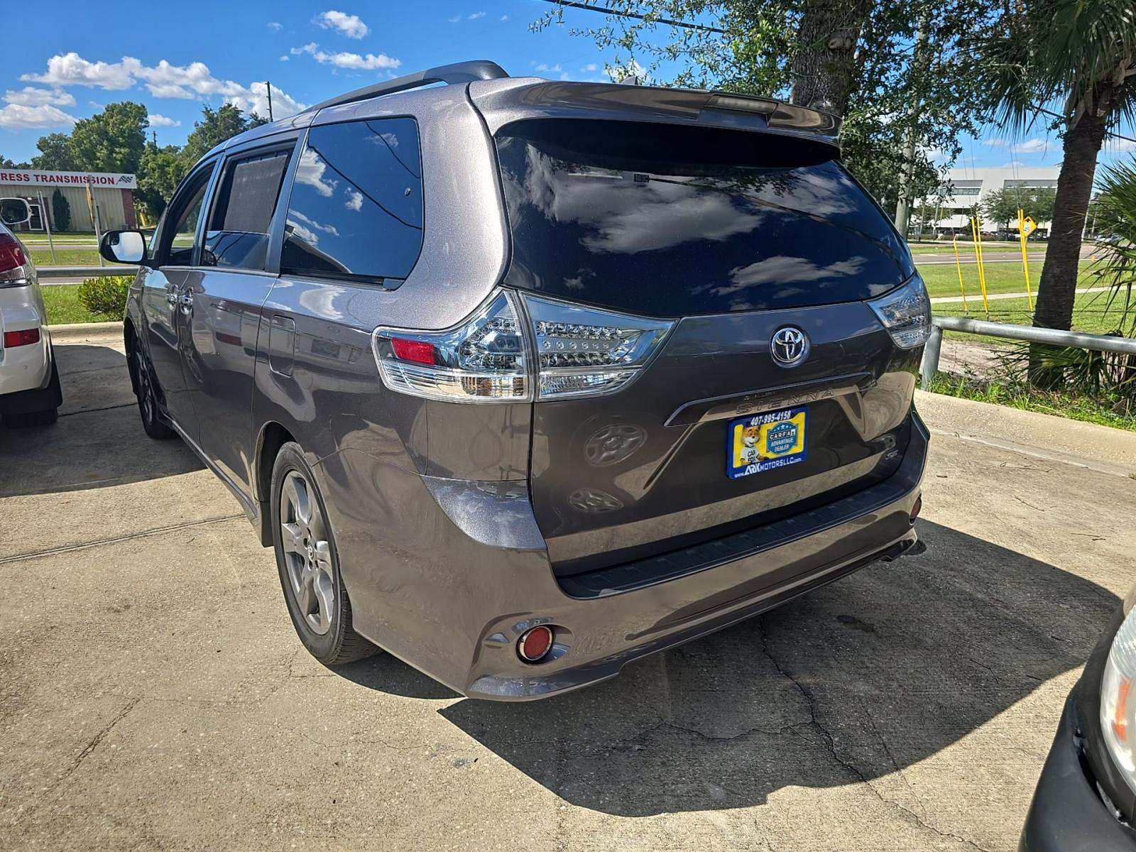 2019 Toyota Sienna SE FWD