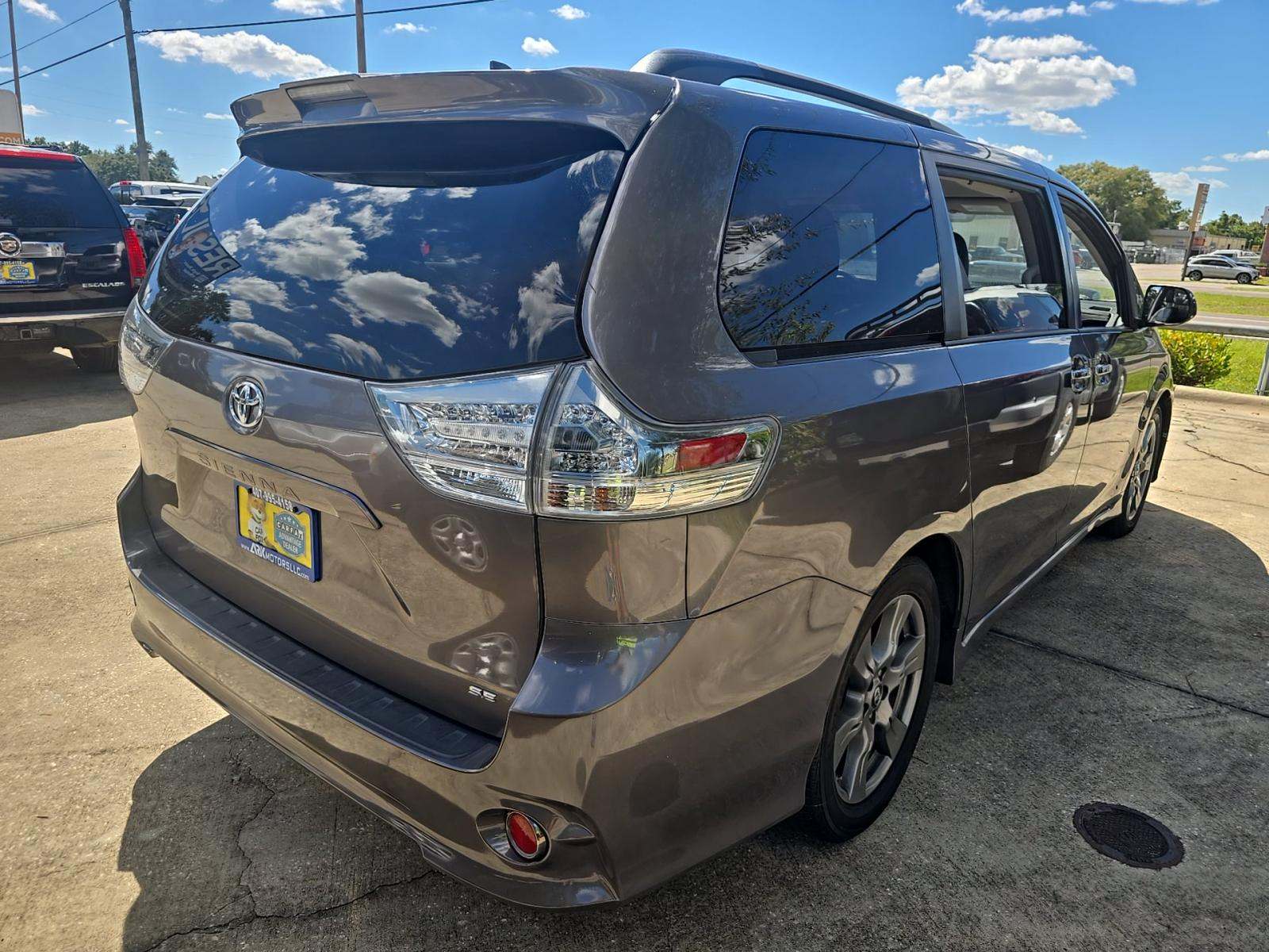 2019 Toyota Sienna SE FWD