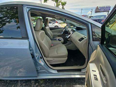 2014 Toyota Prius v Five FWD