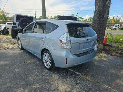 2014 Toyota Prius v Five FWD