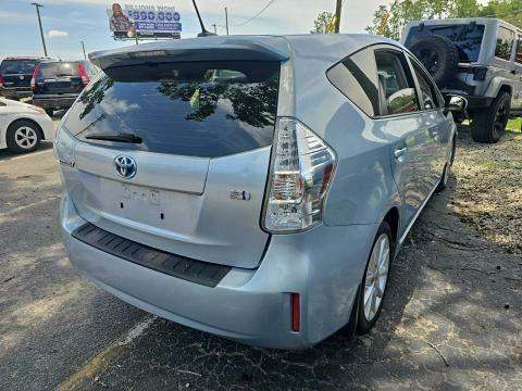 2014 Toyota Prius v Five FWD