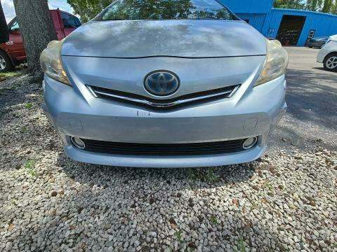 2014 Toyota Prius v Five FWD