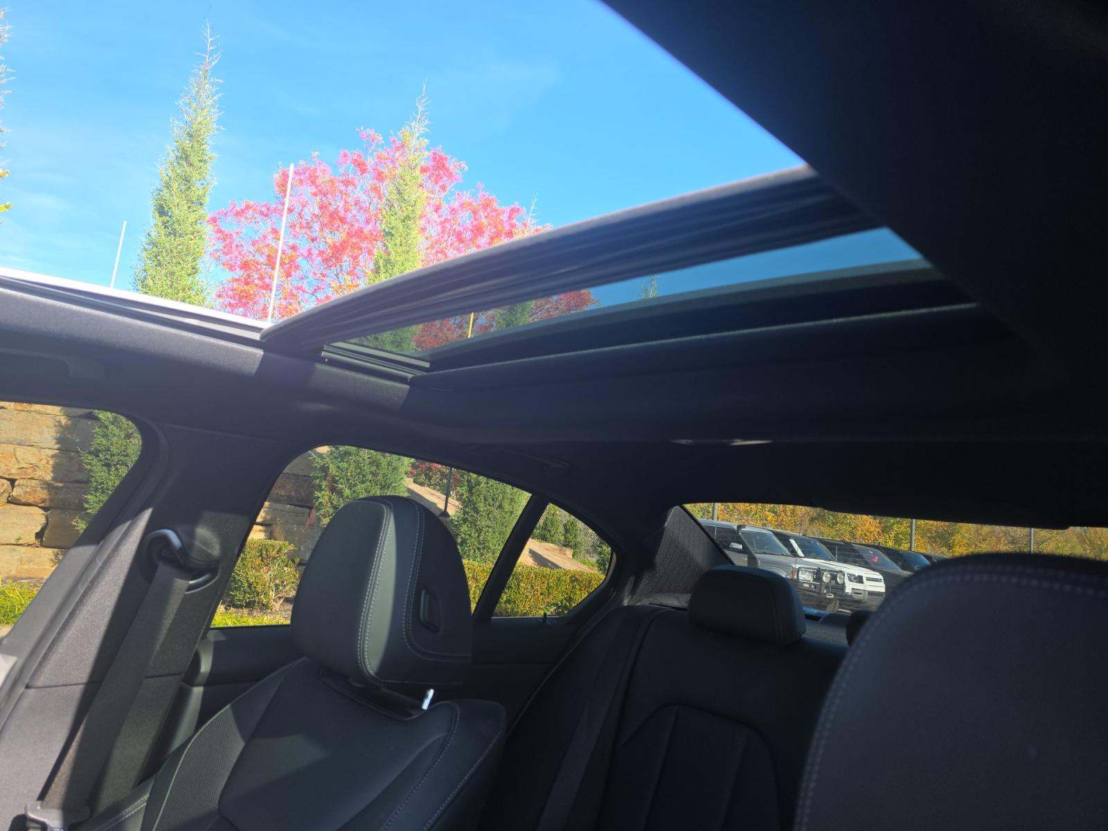 2024 BMW 3 Series 330i RWD