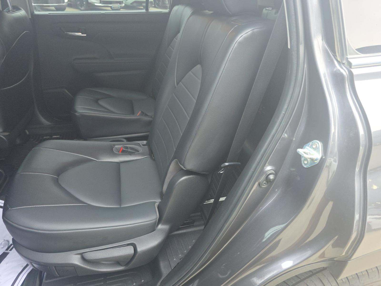 2022 Toyota Highlander XLE FWD