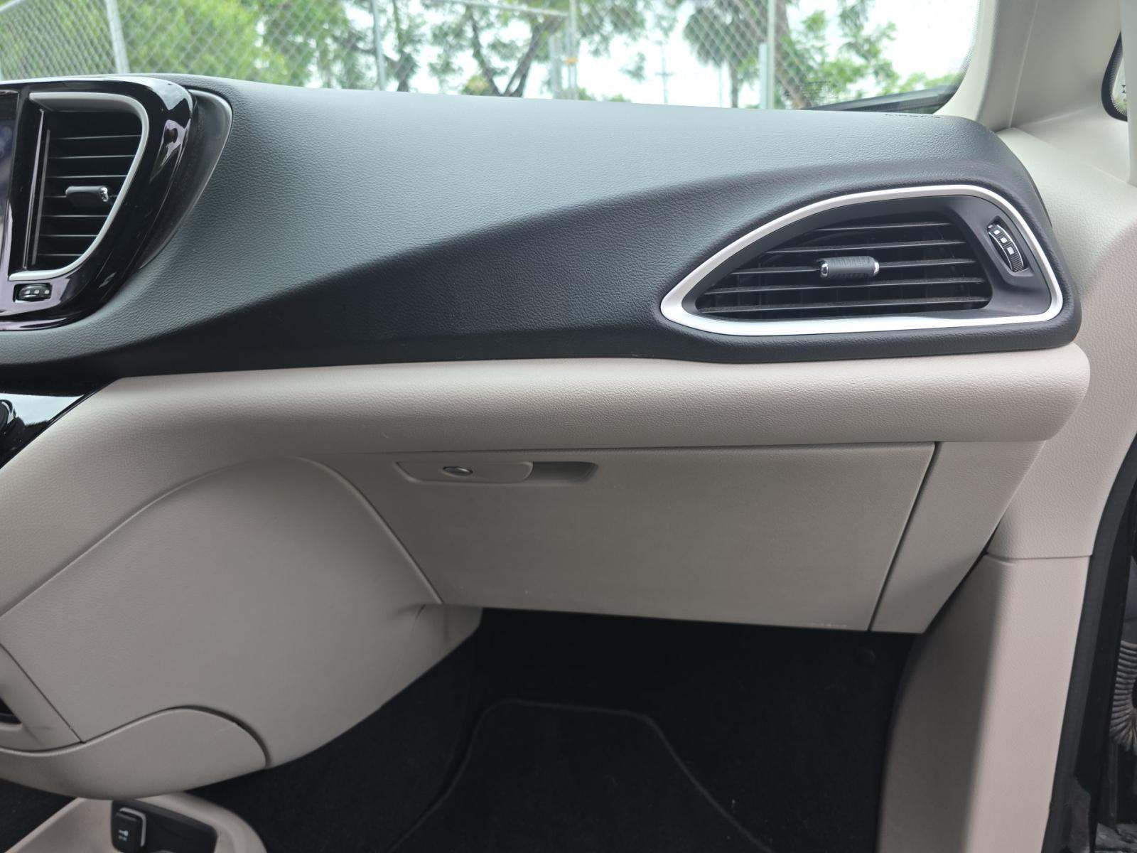 2024 Chrysler Pacifica Touring L FWD