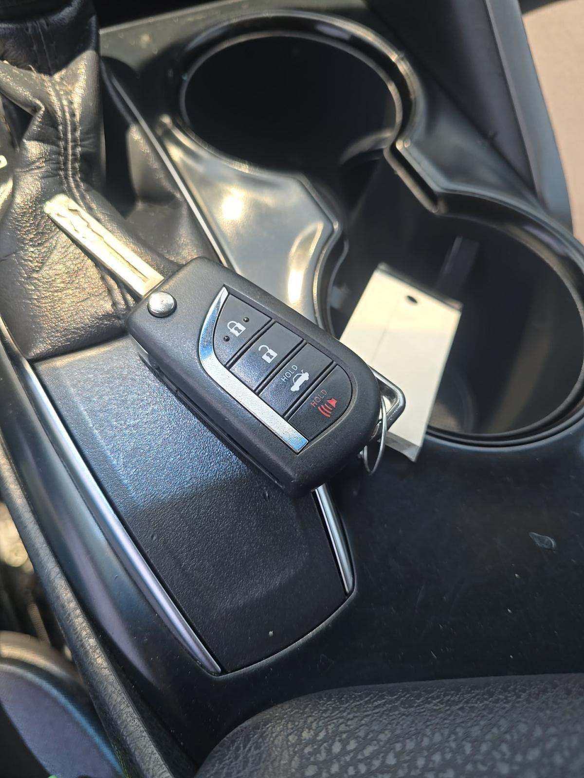 TOYOTA CAMRY - 4