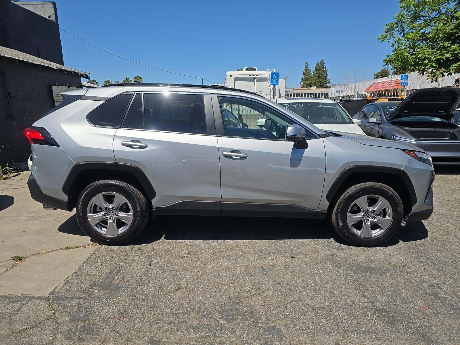 2025 Toyota RAV4 XLE FWD