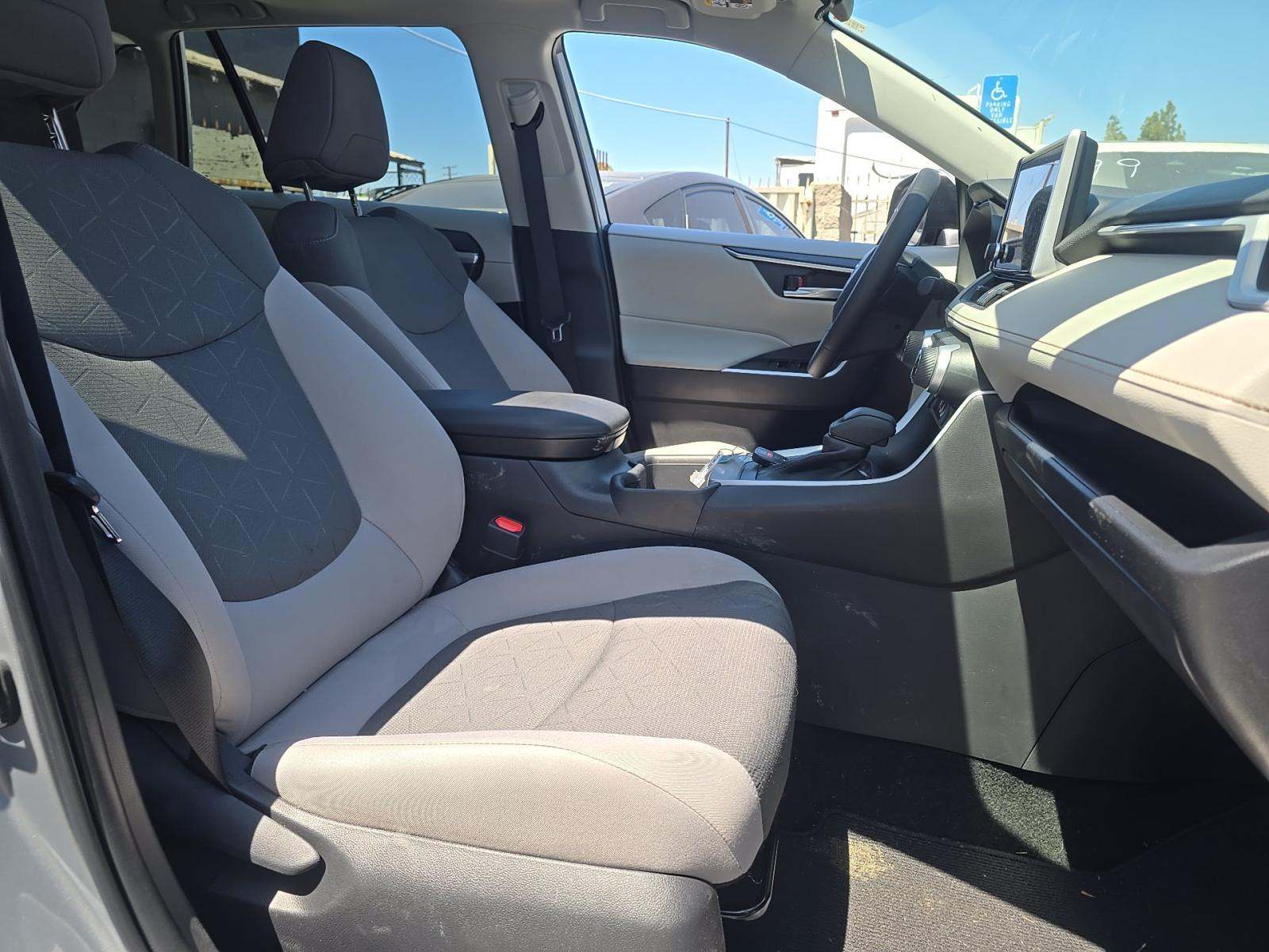 2025 Toyota RAV4 XLE FWD