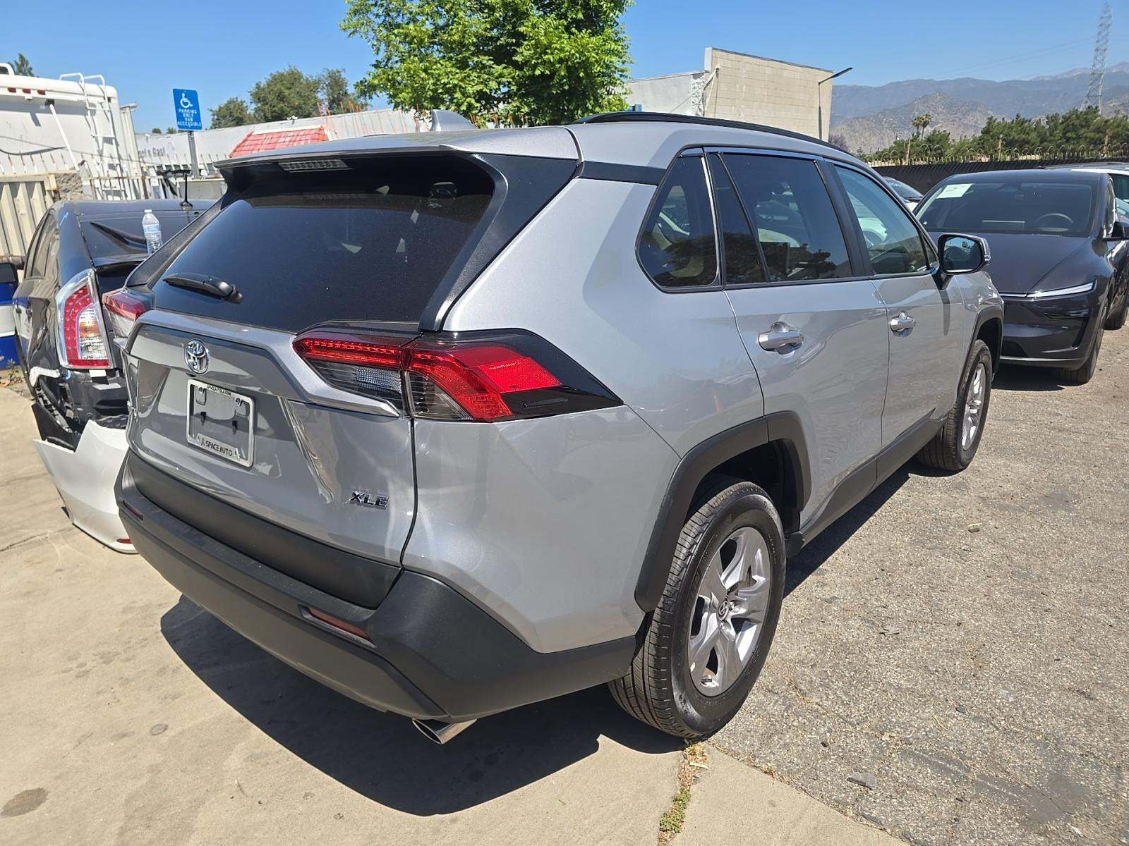 2025 Toyota RAV4 XLE FWD