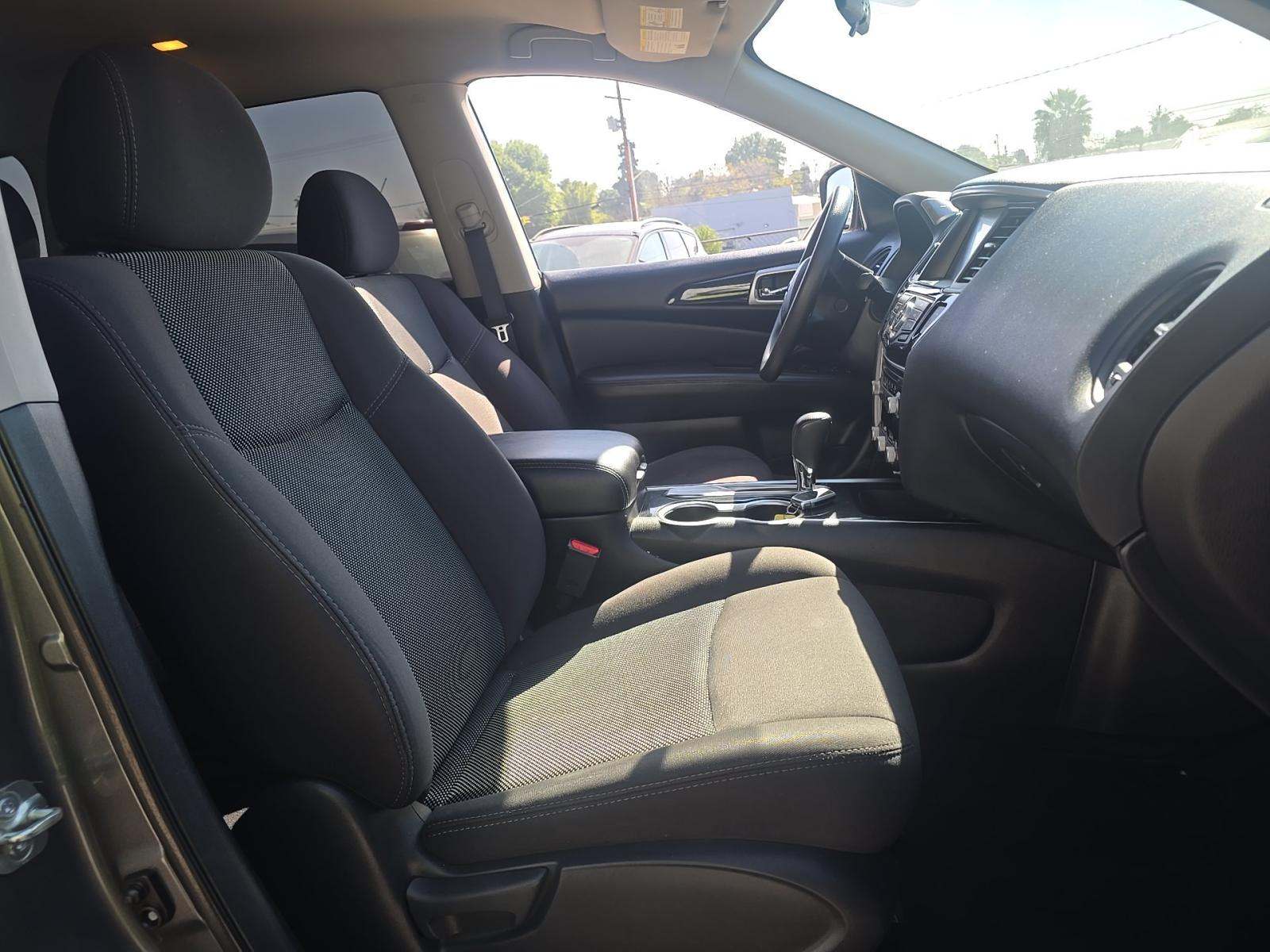 2020 Nissan Pathfinder S FWD